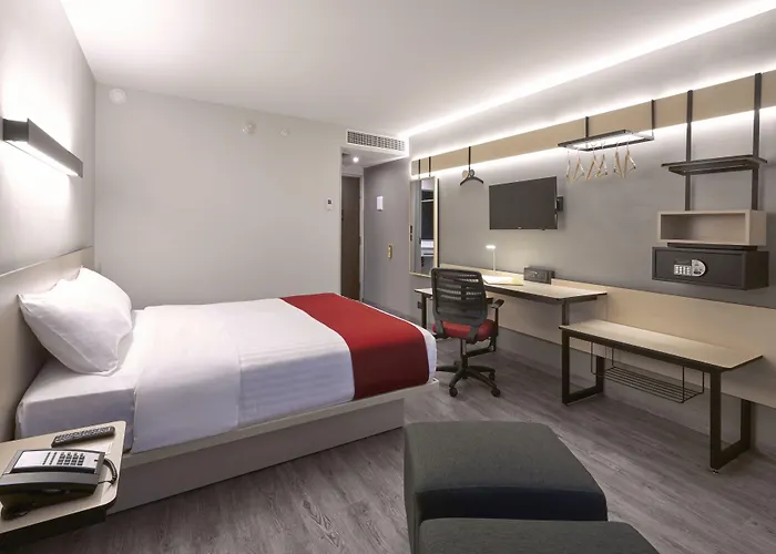 Express Ciudad De Aeropuerto Hotel 3*
