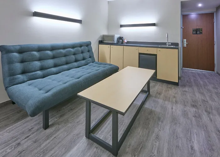 Express Ciudad De Aeropuerto Hotel 3*