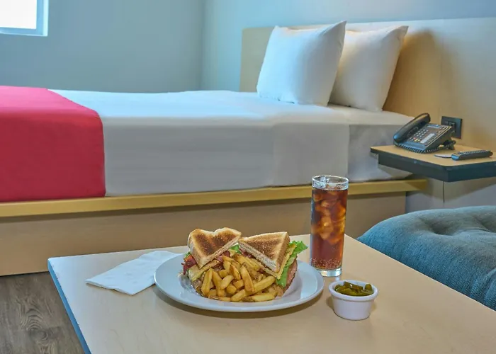 Express Ciudad De Aeropuerto Hotel 3*