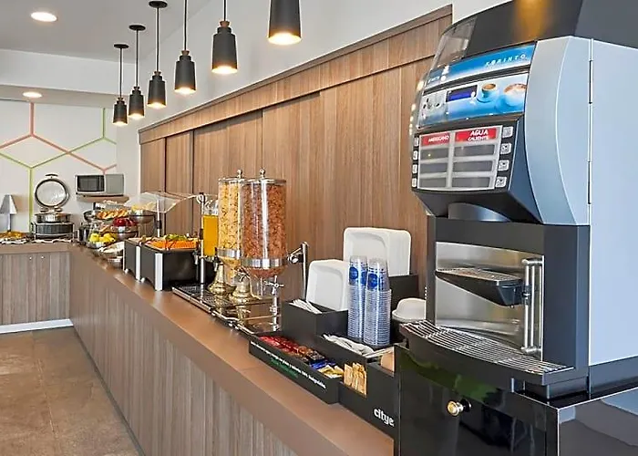 Express Ciudad De Aeropuerto Hotel 3*